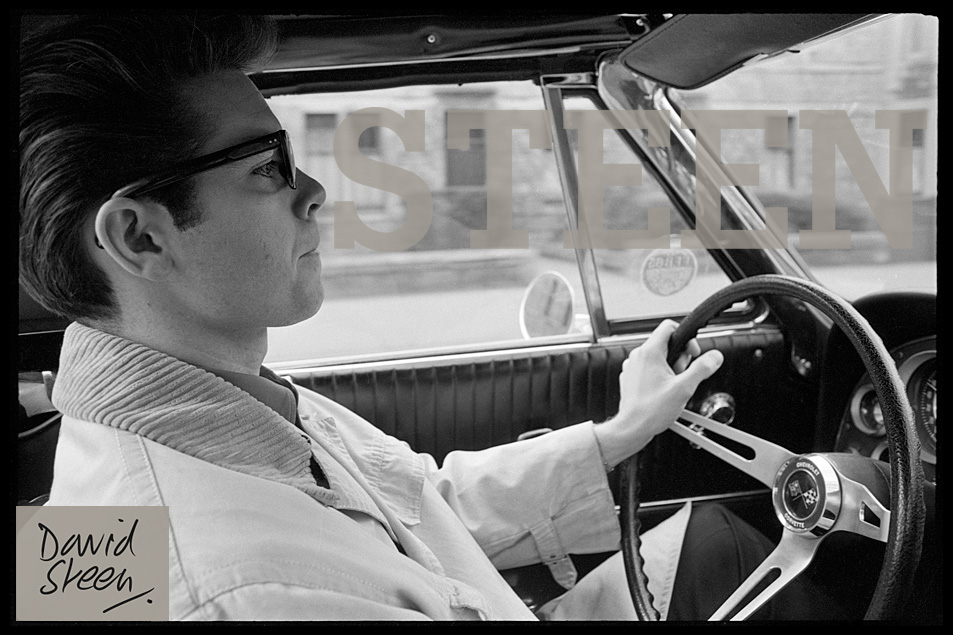 CLIFF RICHARD, DRIVING HIS SILVER CORVETTE STINGRAY, ENGLAND, 1964