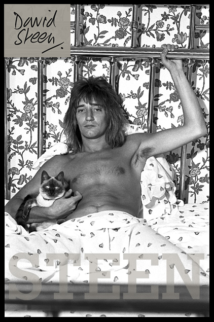 ROD STEWART, HIS BED, BEVERLY HILLS, LOS ANGELES, MARCH, 1976