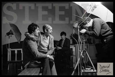 TWIGGY AND HER MANAGER DURING A PHOTOSHOOT