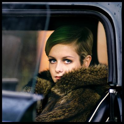 TWIGGY PORTRAIT IN CAR